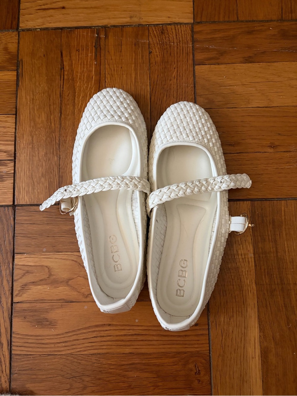 BCBG White Braided Mary Jane Flats, size 6.5